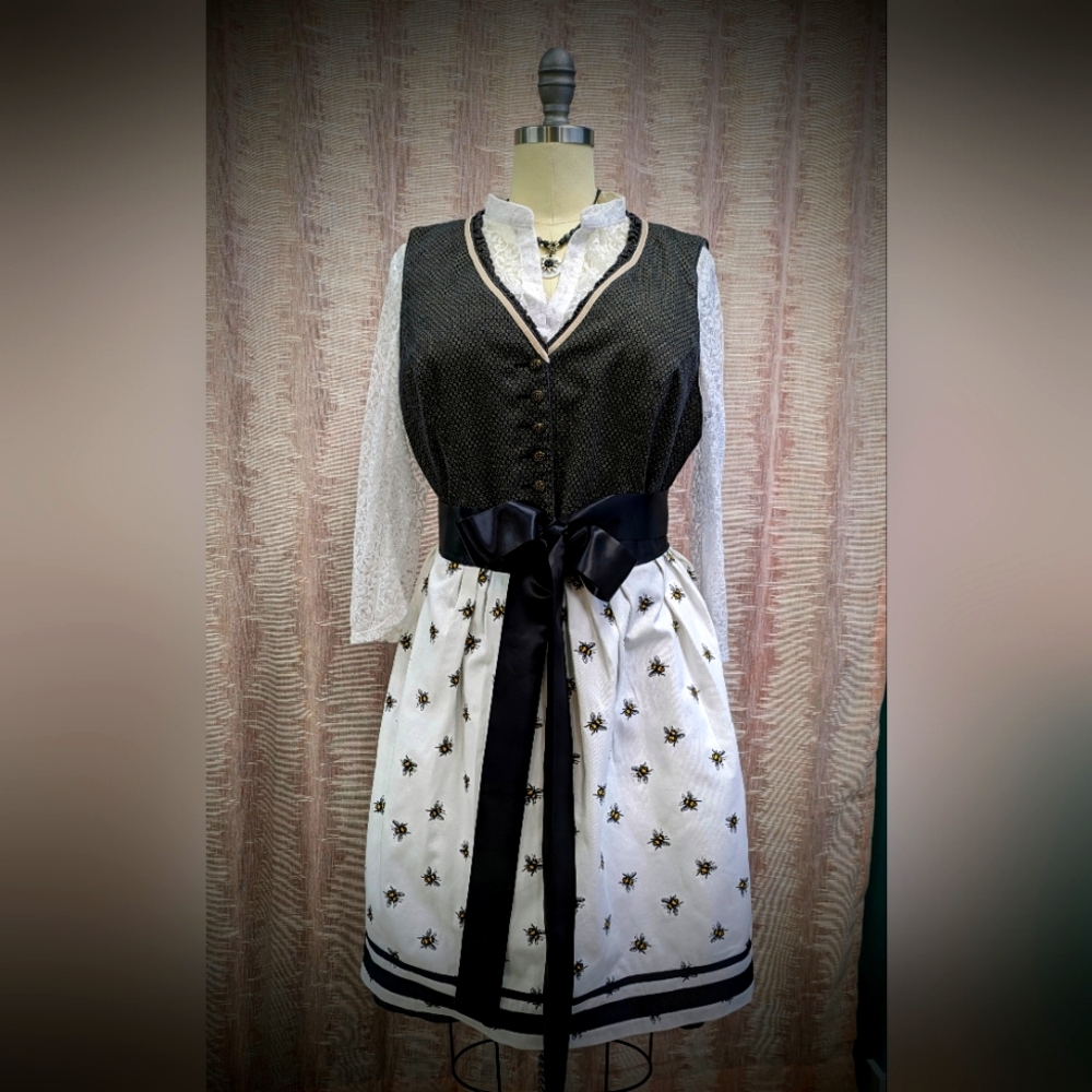 Size 48, German made dirndl. Light wear, no stains.